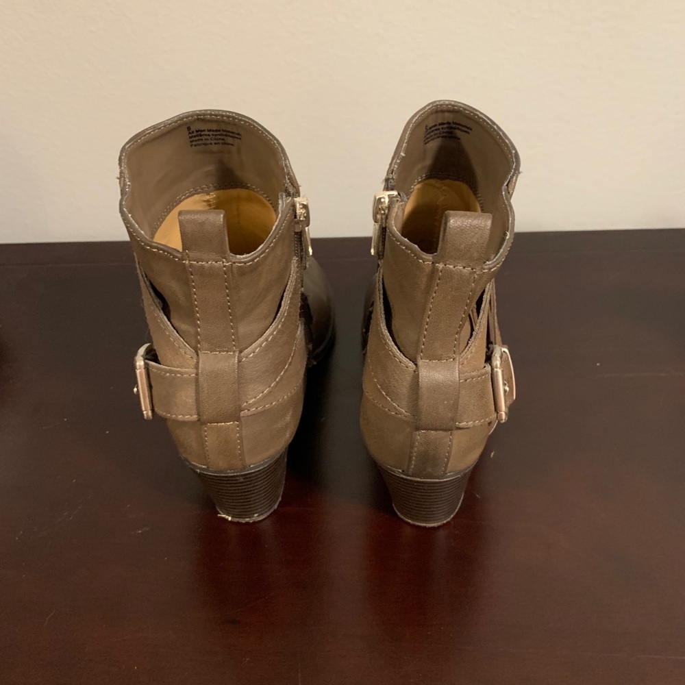 Express tan booties - Picture 2 of 4